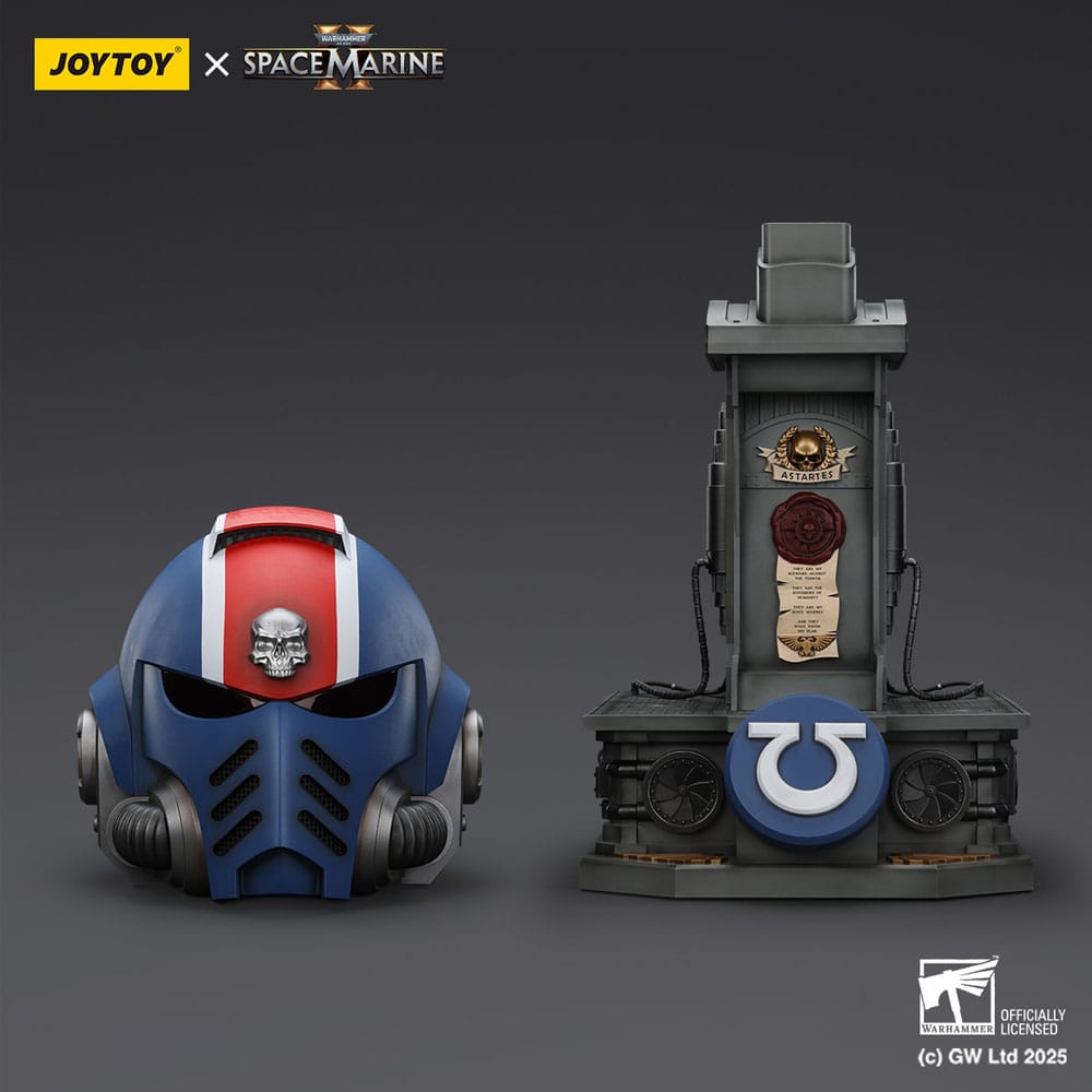 Warhammer 40,000: Space Marine 2 Replica Ultramarines Lieutenant Titus helmet with Display Stand 44 cm