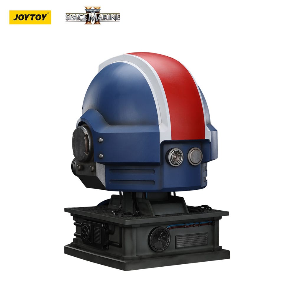 Warhammer 40,000: Space Marine 2 Replica Ultramarines Lieutenant Titus helmet with Display Stand 44 cm