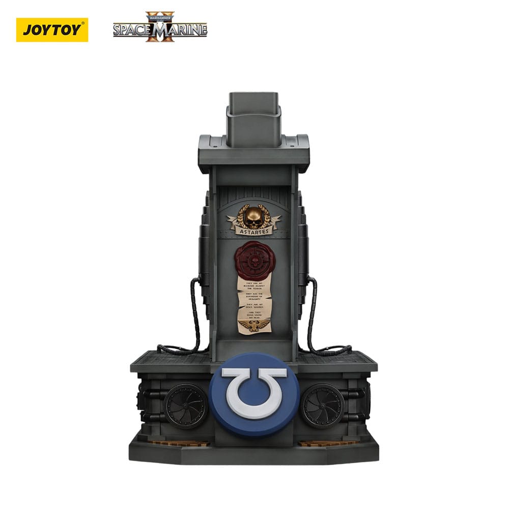 Warhammer 40,000: Space Marine 2 Replica Ultramarines Lieutenant Titus helmet with Display Stand 44 cm