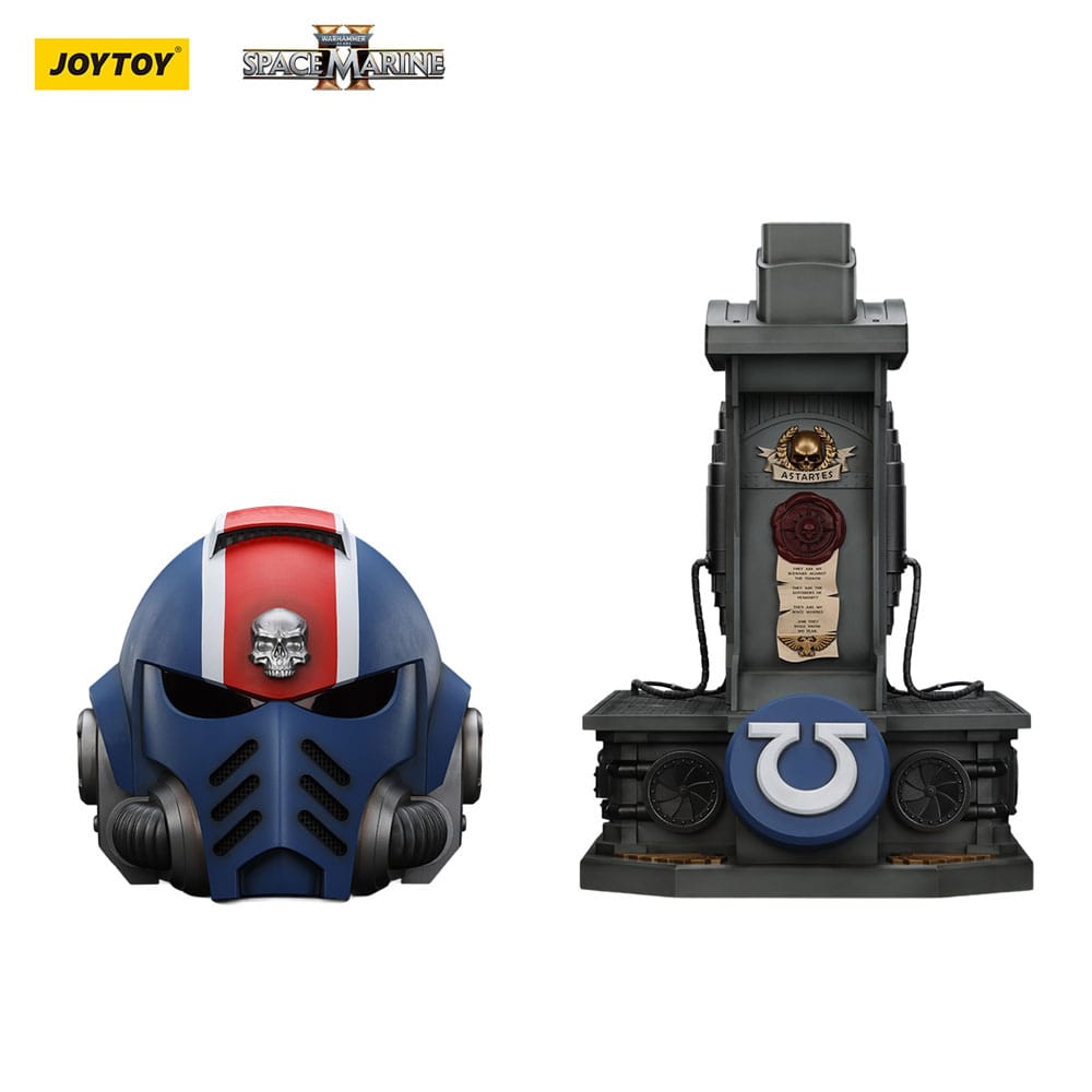 Warhammer 40,000: Space Marine 2 Replica Ultramarines Lieutenant Titus helmet with Display Stand 44 cm