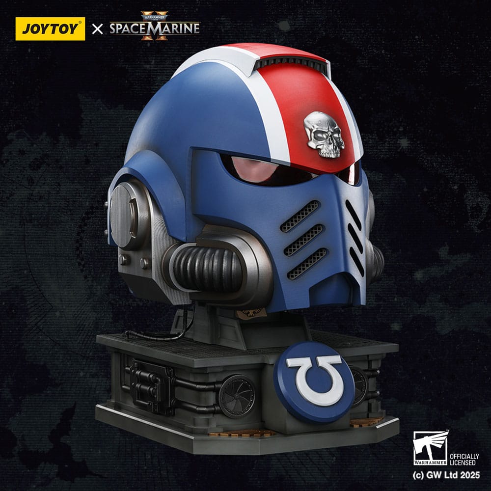 Warhammer 40,000: Space Marine 2 Replica Ultramarines Lieutenant Titus helmet with Display Stand 44 cm