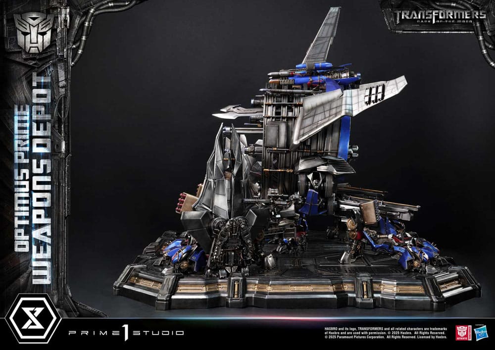 Transformers: Dark of the Moon (Film) Museum Masterline Statue Optimus Prime Weapons Depot 127 cm