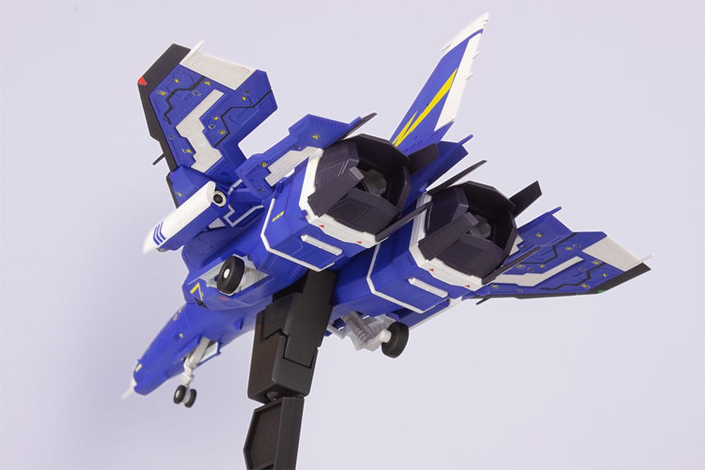 Raiden V Director´s Cut Plastic Model Kit 1/100 FT-00004A Azuma 2P Color Ver. 18 cm