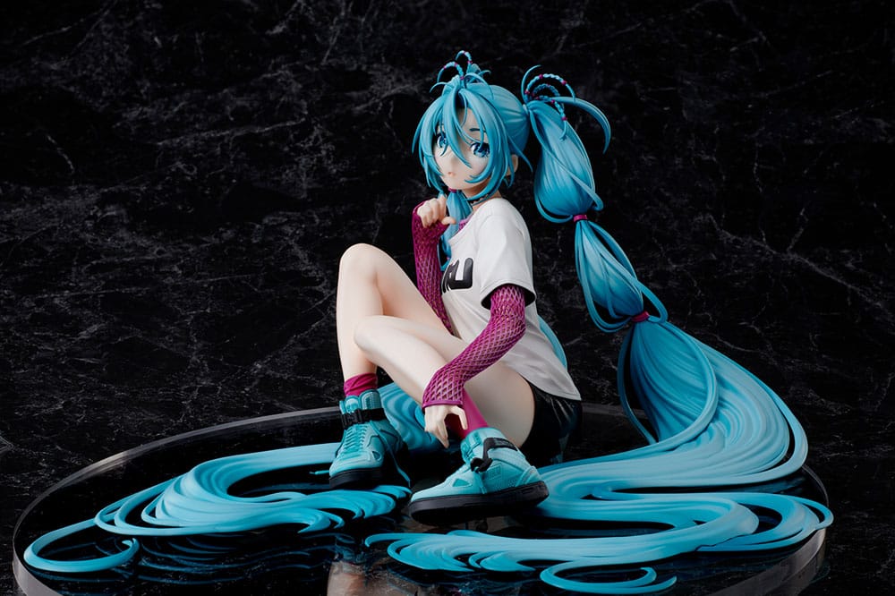 Hatsune Miku (Vocaloid) Yoneyama Mai The Latest Street Style "Cute" Limited Edition