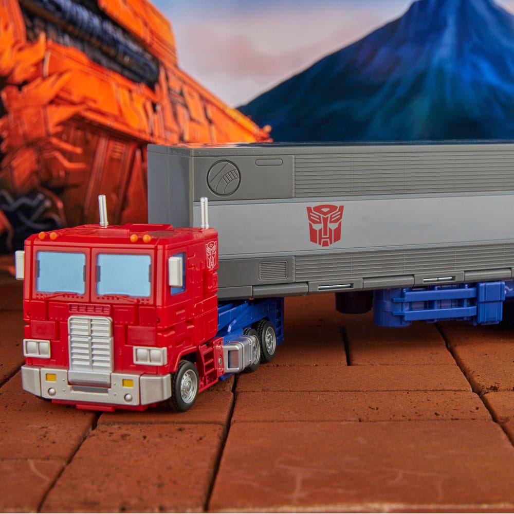 The Transformers: The Movie Generations Studio Series Commander Class Action Figure Optimus Prime 18 cm