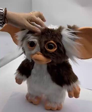 Gremlins Life-Size Plush Figure with Sound Gizmo 25 cm