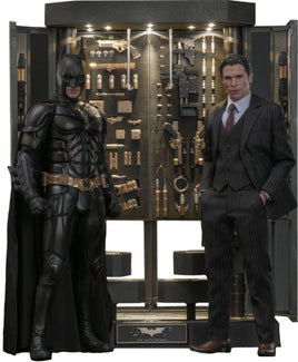 The Dark Knight Movie Masterpiece Action Figures & Diorama 1/6 Batman Armory with Bruce Wayne (2.0) 30 cm