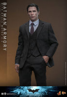 The Dark Knight Movie Masterpiece Action Figures & Diorama 1/6 Batman Armory with Bruce Wayne (2.0) 30 cm