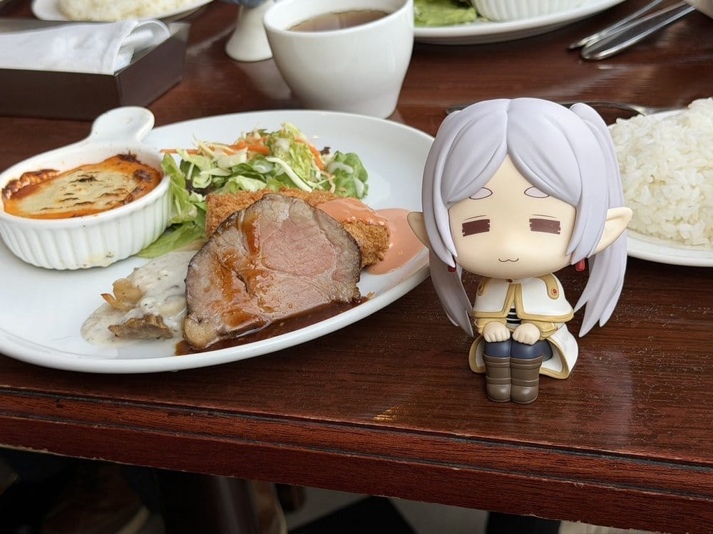 Frieren: Beyond Journey's End Look Up PVC Statues Droopy Face Ver. & Himmel 11 cm (with gift)