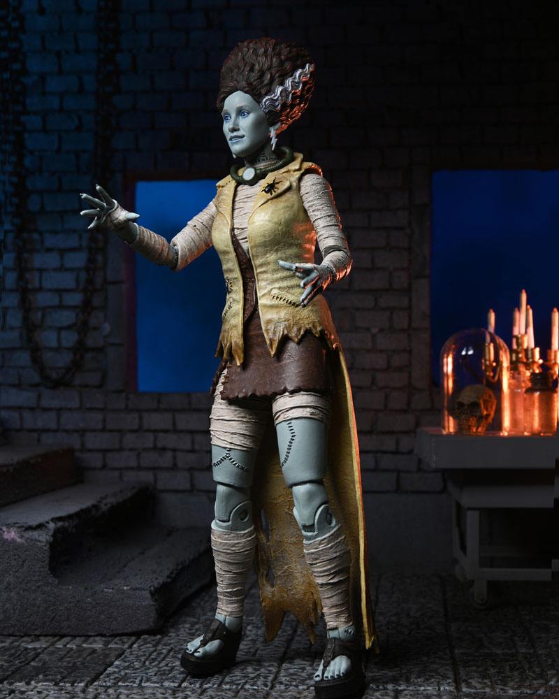 Universal Monsters x Teenage Mutant Ninja Turtles Action Figure April as The Bride 18 cm
