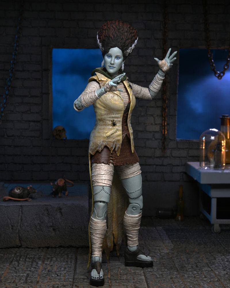 Universal Monsters x Teenage Mutant Ninja Turtles Action Figure April as The Bride 18 cm