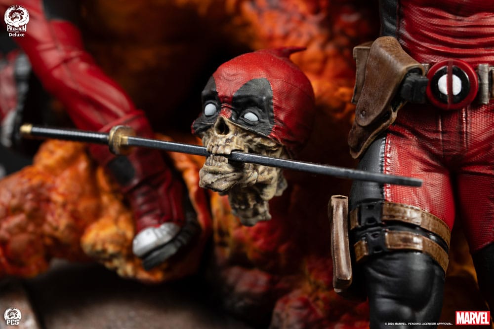 Marvel Fine Art Bust Deadpool Deluxe Edition 42 cm