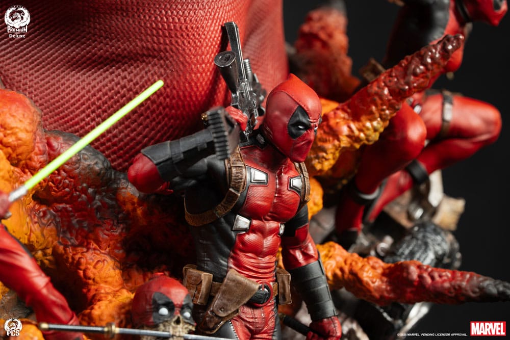 Marvel Fine Art Bust Deadpool Deluxe Edition 42 cm