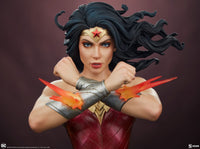 DC Comics Premium Format Statue Wonder Woman: Saving the Day 50 cm