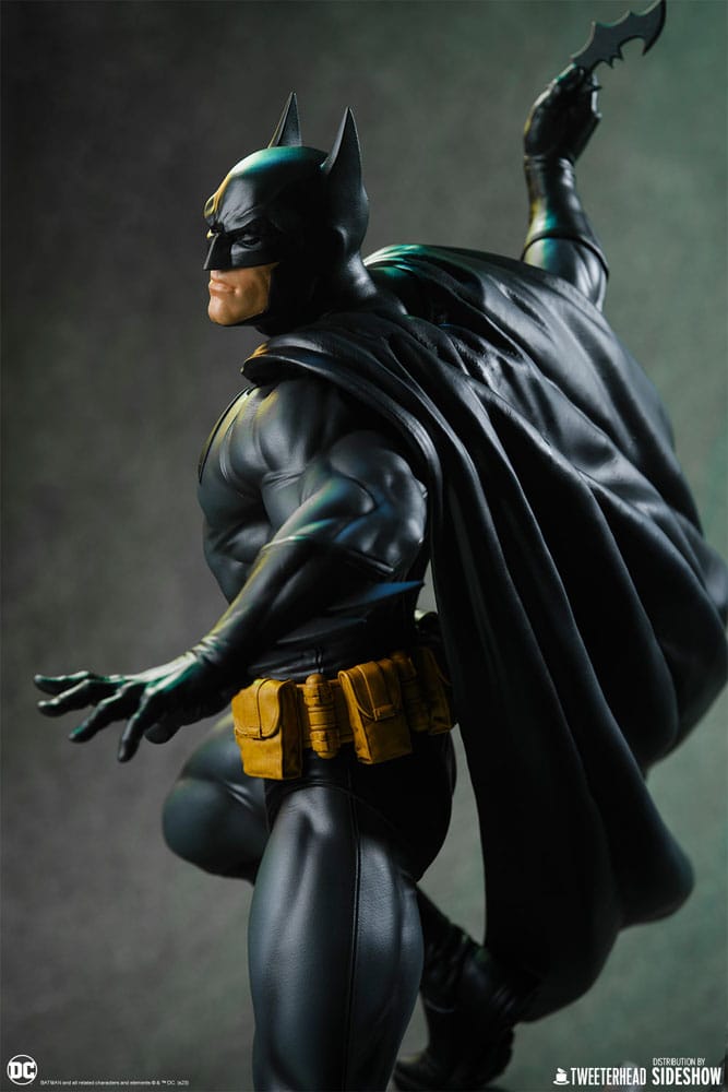DC Comics - Maquette 1/6 - Batman (Black and Gray Edition)