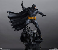 DC Comics - Maquette 1/6 - Batman (Black and Gray Edition)