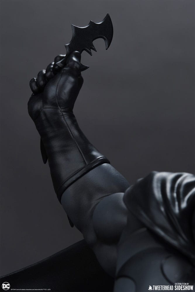 DC Comics - Maquette 1/6 - Batman (Black and Gray Edition)